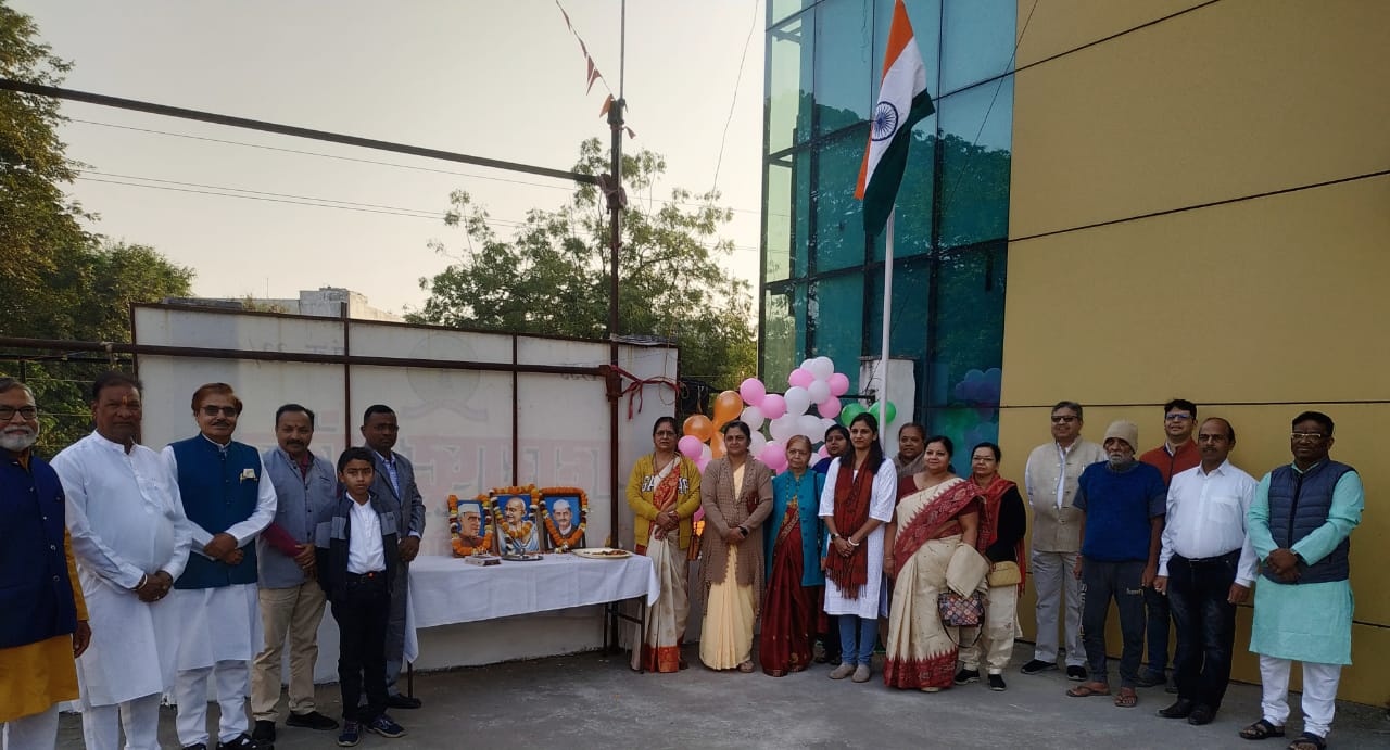  महाराष्ट्र मंडल में अध्यक्ष काले ने किया फहराया राष्ट्रीय ध्वज