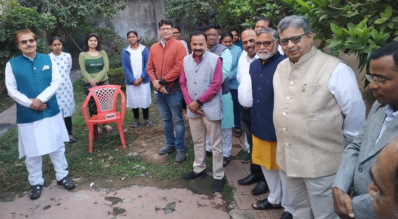  'अब हमारे एकजुट होने का है समय'... कामकाजी महिला उपस्थित गृह में एड्वोकेट देशपांडे ने फहराया तिरंगा