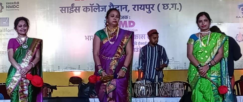 महाराष्ट्र मंडल के साथ मराठी समाजों ने भी प्रस्तुत किया पारंपरिक नृत्य