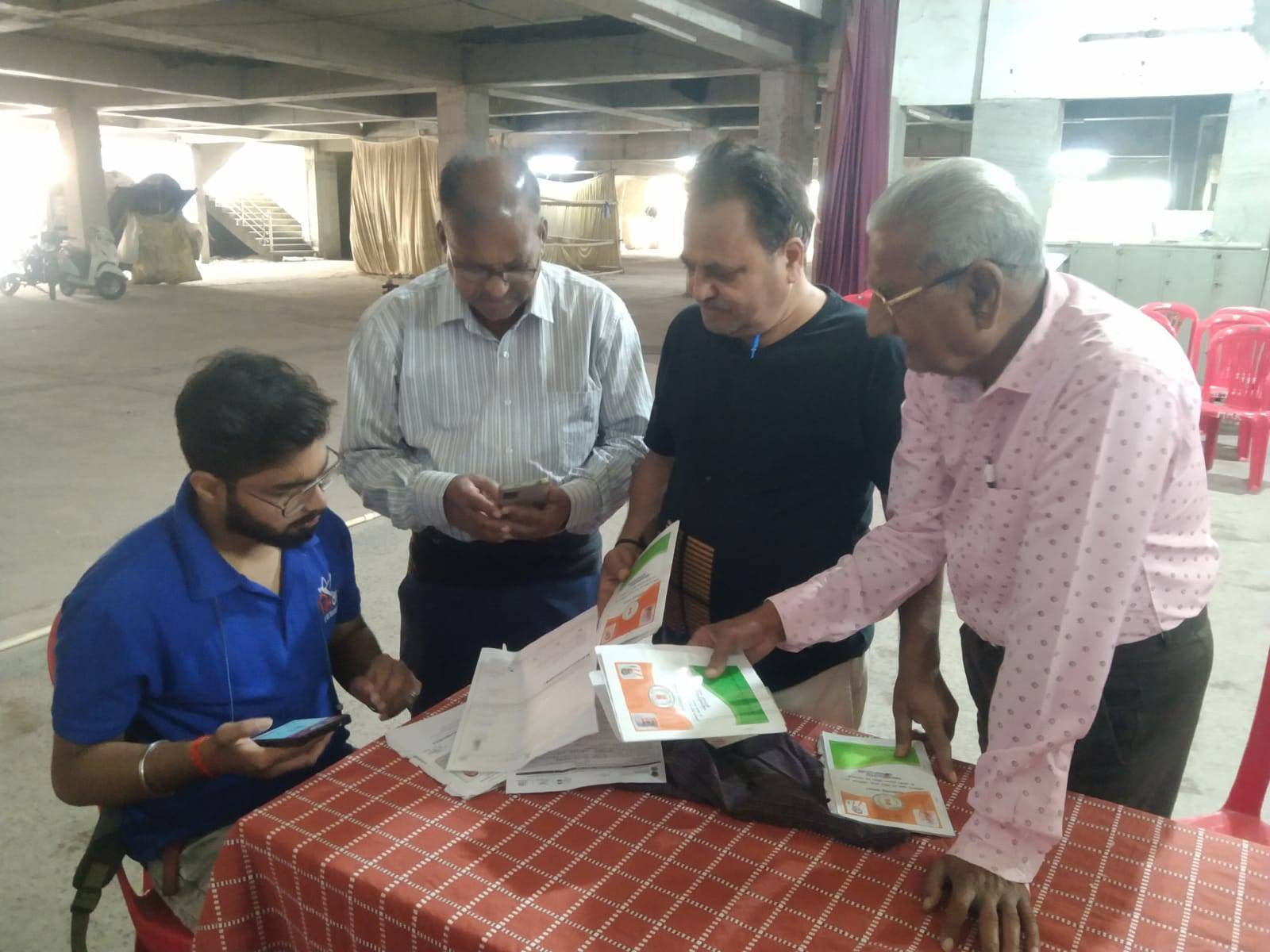 महाराष्ट्र मंडळ में लगे राशनकार्ड नवीनीकरण शिविर का हितग्राहियों ने लिया लाभ