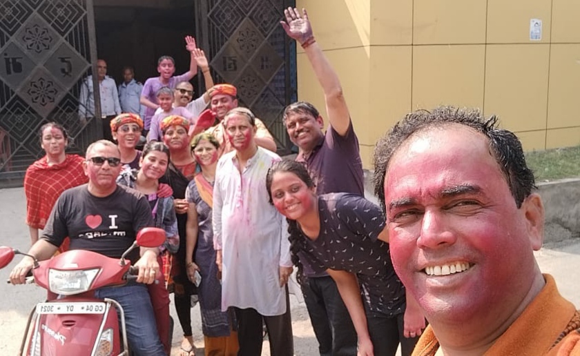  गानों की धुन और रंगों की फुहार के साथ महाराष्ट्र मंडल में झूमते- नाचते मनाई गई होली