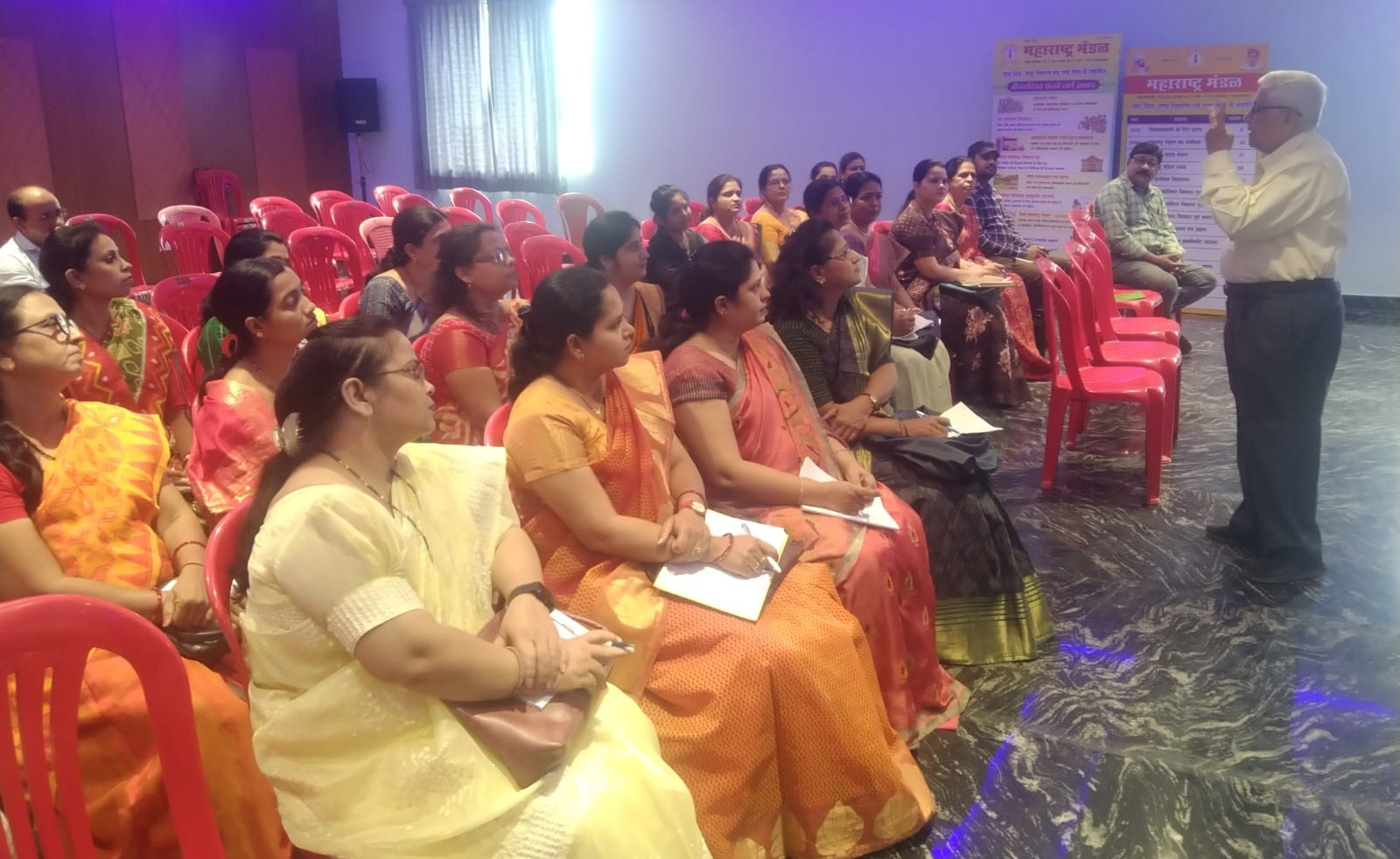 टीचर्स ट्रेनिंग प्रोग्राम में कंम्युनिकेशन स्किल्स पर प्रा. अनिल श्रीराम काळेले दिए गए अहम टिप्स