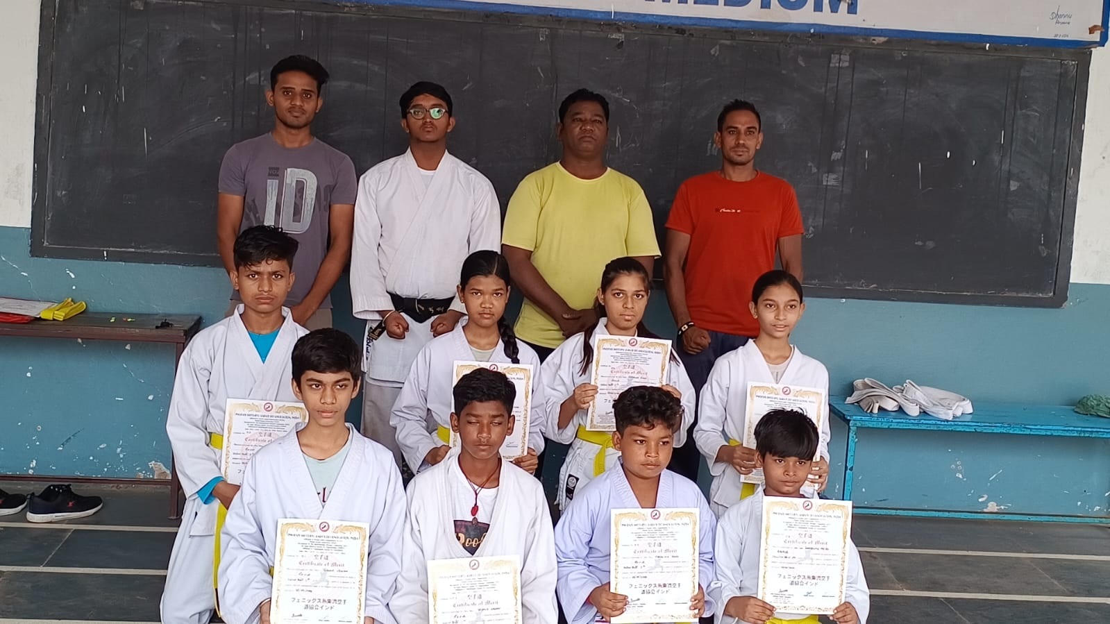 संत ज्ञानेश्वर स्कूल के 9 बच्चों ने कराते में पास किया वाइट टू यलो बेस्ट टेस्ट