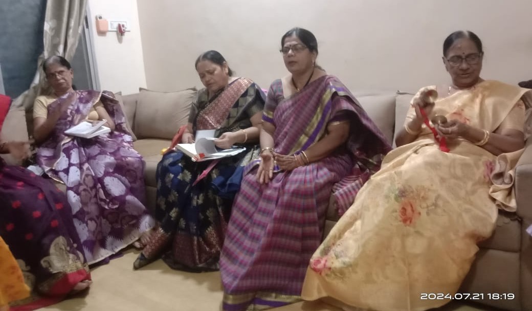 गुरु पूर्णिमा पर रोहिणीपुरम केंद्र ने किया भजन और चालीसा पाठ