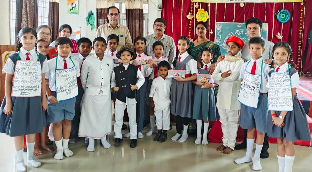 भारत माता की जय और इंकलाब के नारों से गूंज उठा संत ज्ञानेश्वर स्कूल का हाल