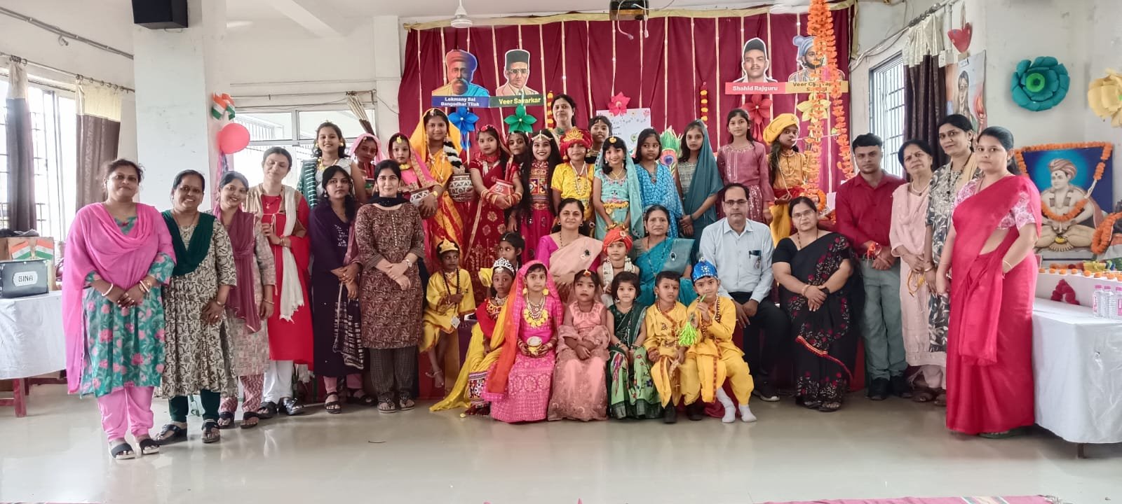 राधा-कृष्ण के मनमोहक बाल रुपों ने रिझाया.... बच्चों ने सुनीं श्रीकृष्ण की कथा