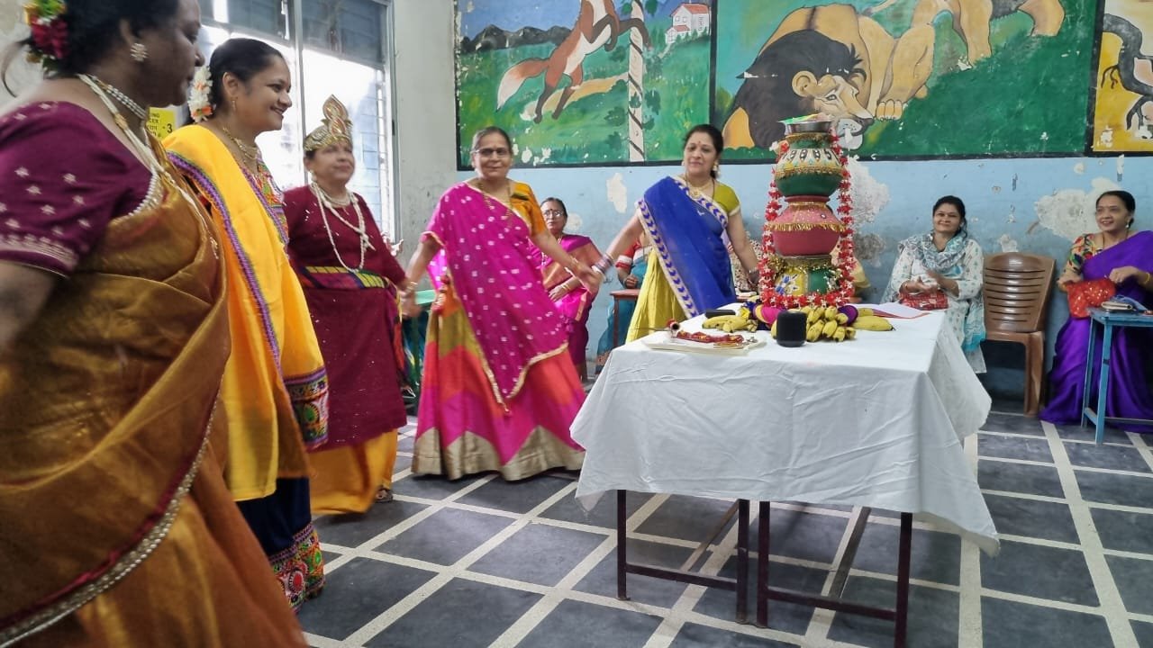 वल्लभनगर केंद्र ने किया तीज और जन्माष्टी सेलिब्रेशन.... सुहानी और विशाखा बनी तीज क्वीन