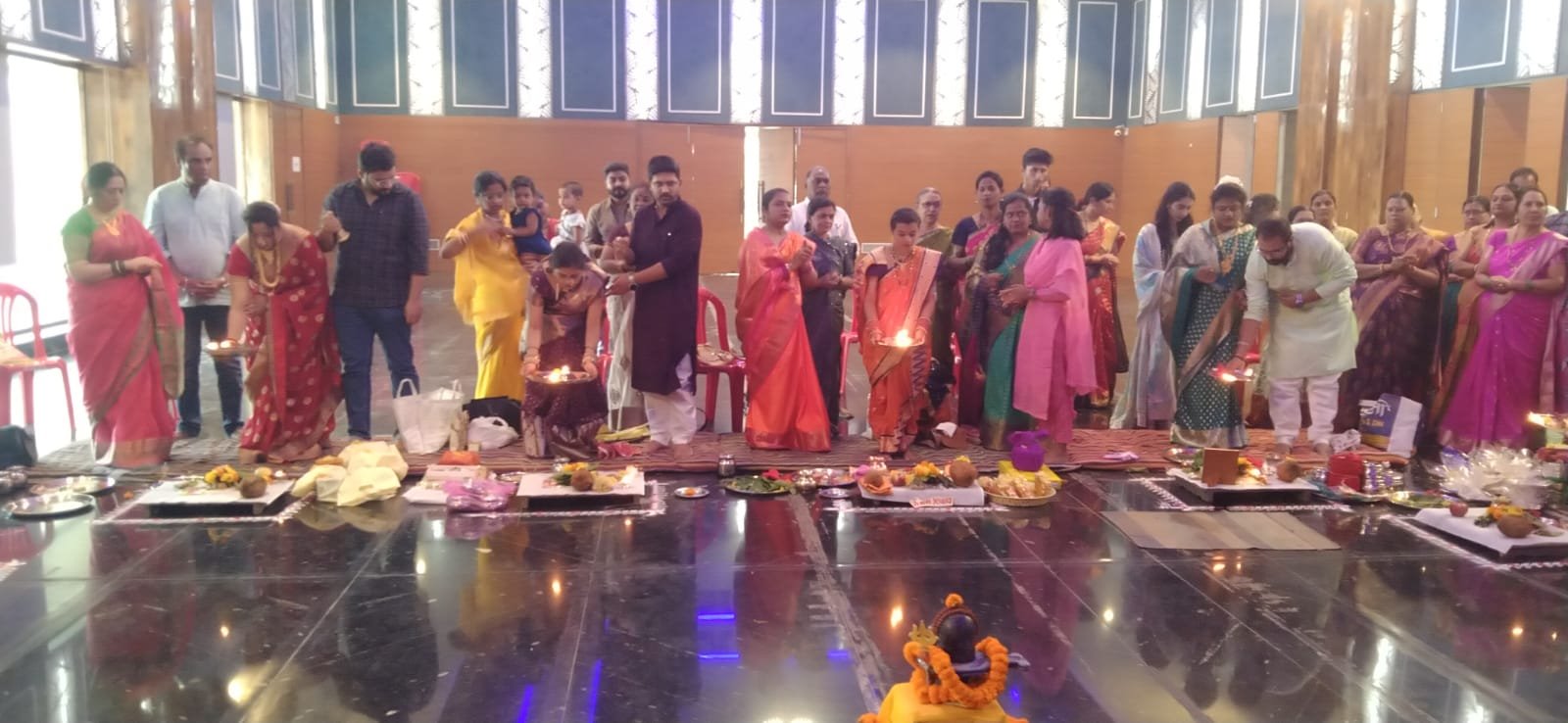  सामूहिक मंगलागौर पूजा के दौरान महाराष्ट्र मंडल में त्यौहार सा माहौल