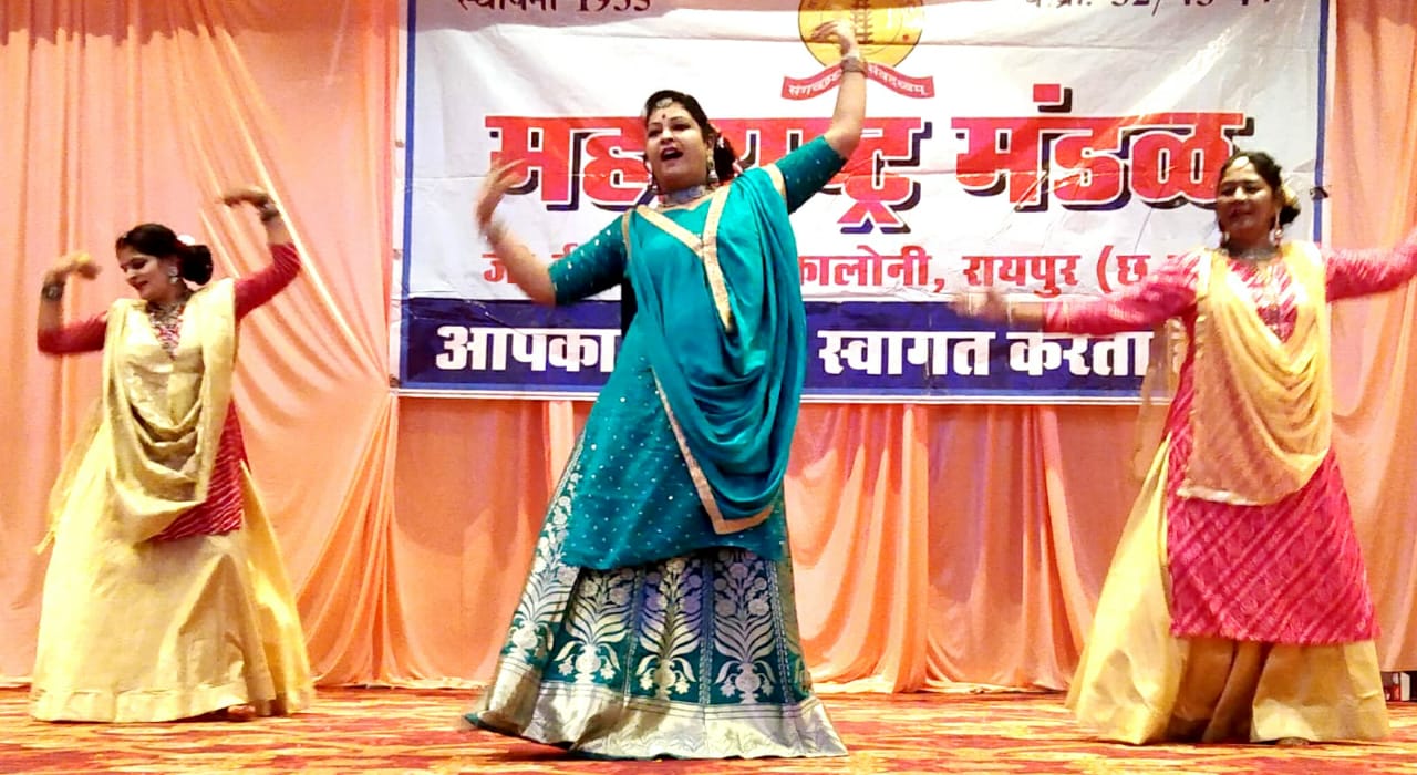 सावन के गीतों पर हर आयु की महिलाएं झूमीं... पसंदीदा वाण सजाओ स्पर्धा में पूर्णिमा ने मारी बाजी