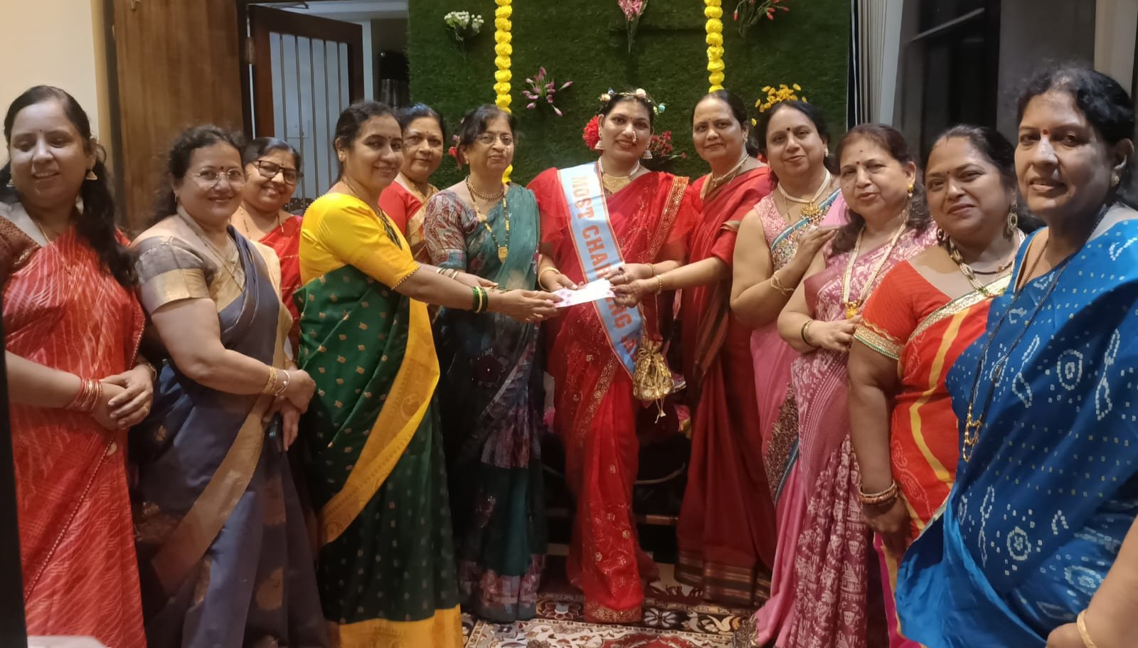 सरोना केंद्र ने मनाया आवरण... मोस्ट चार्मिंग लेडी बनीं सुकेशिनी