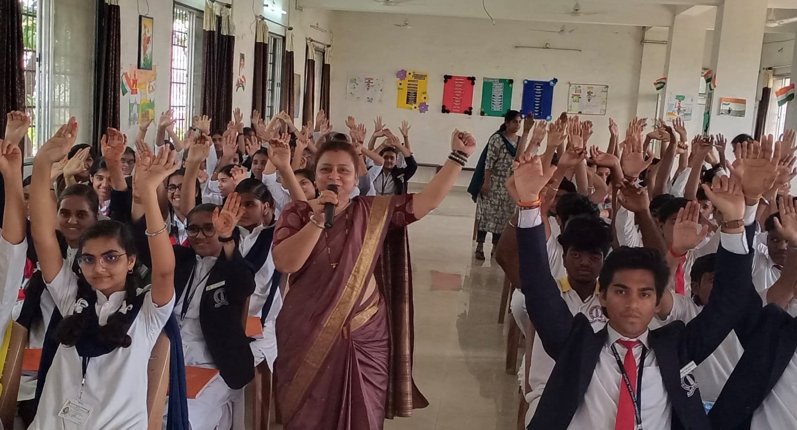 युवा स्वयं का स्टार्टअप खड़ा करें और जॉब सीकर के स्थान पर जॉब प्रवाइडर बनेः डॉ मंजिरी बक्षी