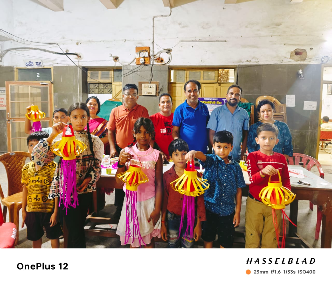 बच्चों ने सीखा आकाशदीप बनाना... बड़ों ने बचपन की याद की ताजा