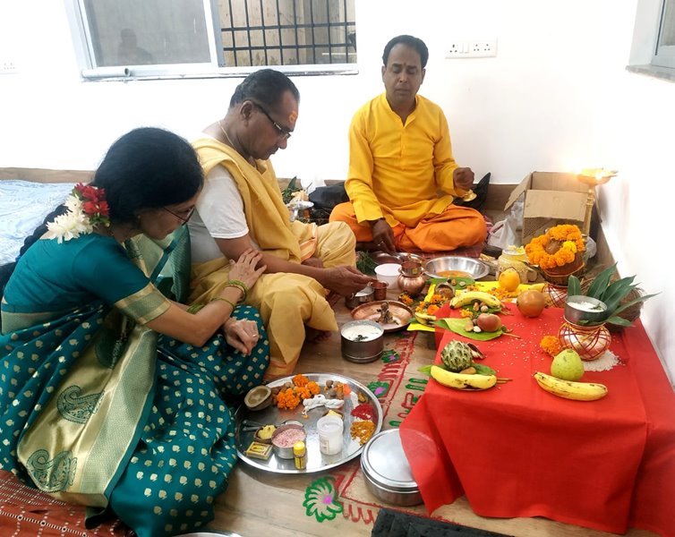 महाराष्ट्र मंडल अध्यक्ष और आफिस स्टाफ नवनिर्मित कक्ष में शिफ्ट