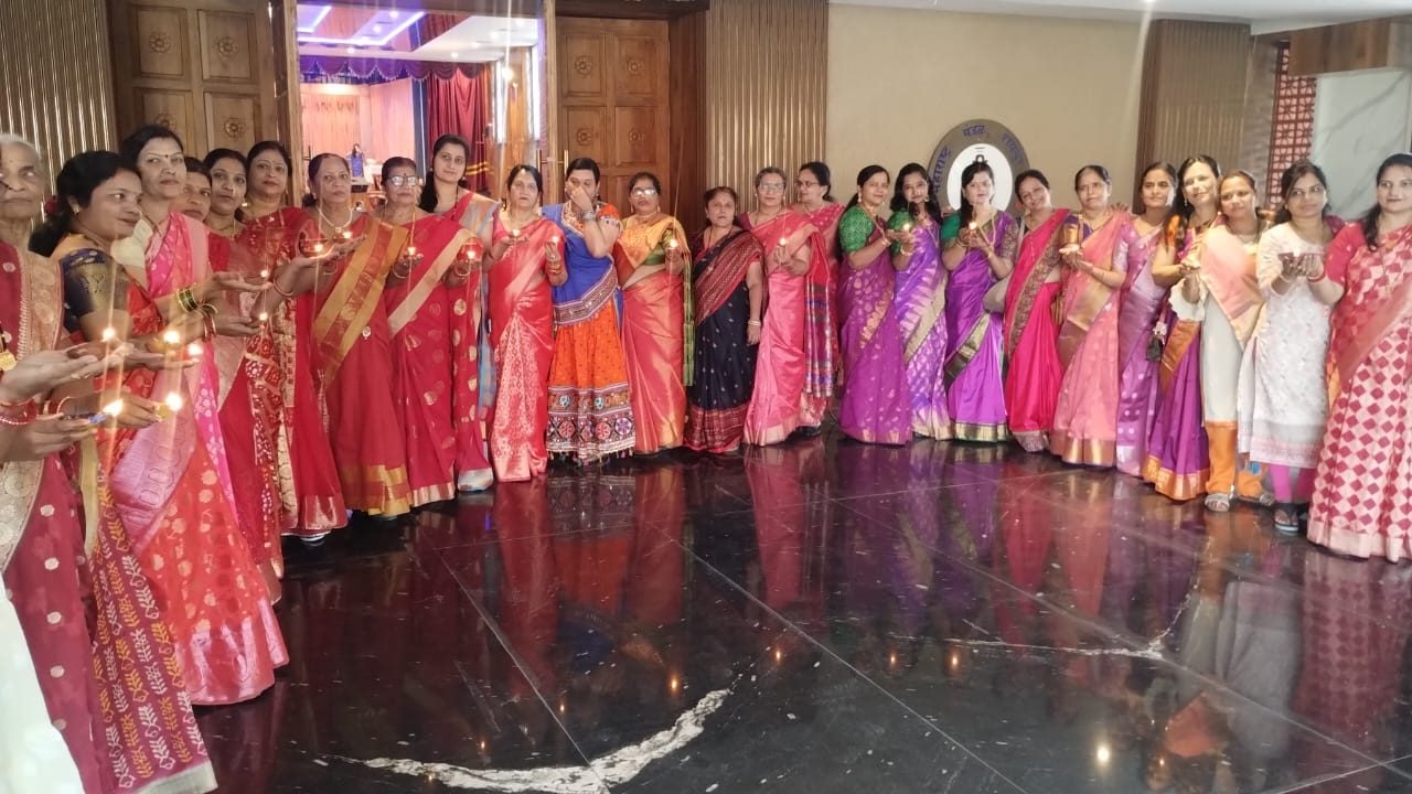  &lsquo;एक केंद्र, एक दीया&rsquo;... और दीपों से रोशन हुआ महाराष्ट्र मंडल