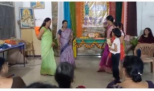 दिवाली मिलन में &lsquo;कामवाली&rsquo; का मंचन... महिलाओं ने खेले कई रोचक खेल