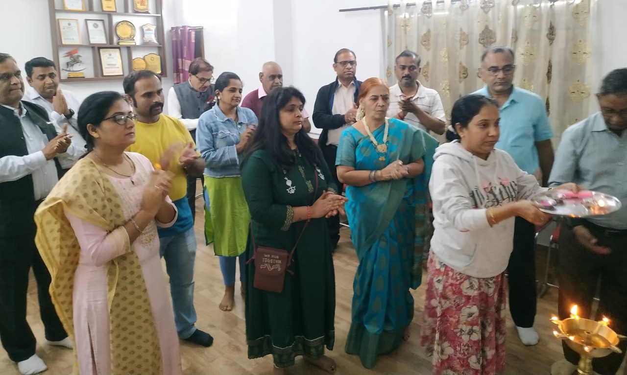 शिवाजी की महाआरती के साथ मनाई गई रानी लक्ष्मीबाई की जयंती