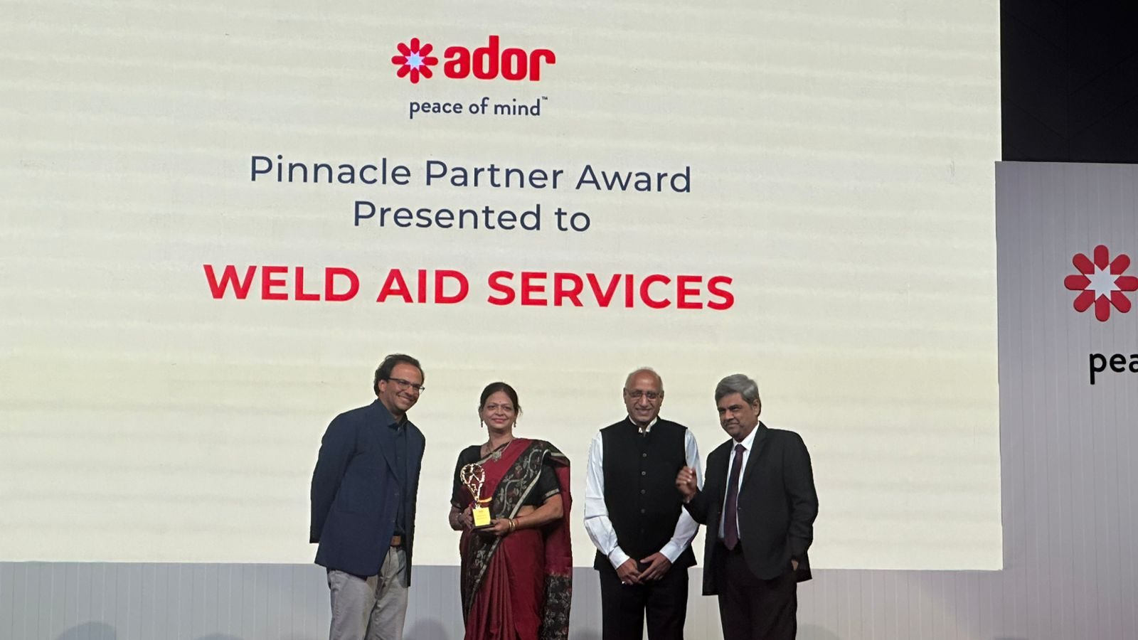  एडोर वेल्डिंग के डिस्ट्रीब्यूटर रायपुर के मिलिंद शेष ने किया टाॅप