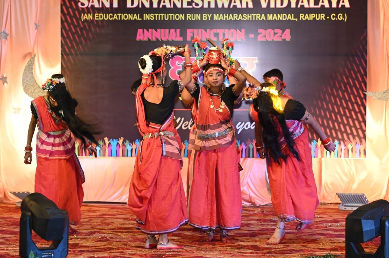 वार्षिक उत्सव 'धरोहर: एक विरासत'  में बेहतरीन प्रस्तुतियों के साथ बच्चों ने कराई चांद की सैर