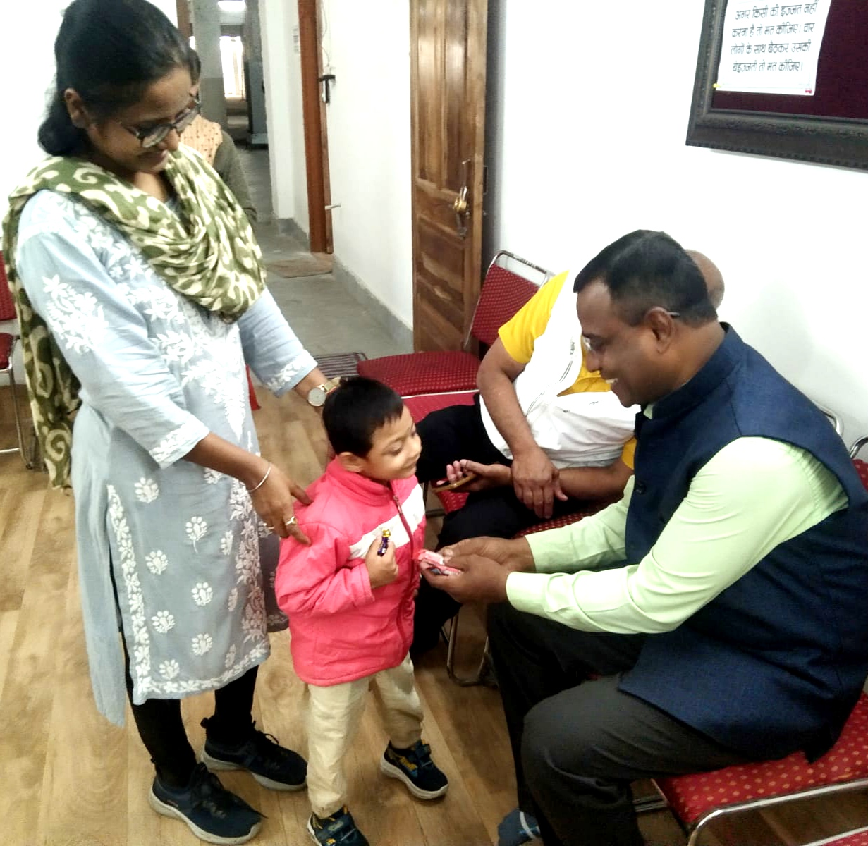  फिजियोथैरेपी के लिए आए मासूम का महाराष्ट्र मंडल ने मनाया जन्मदिन