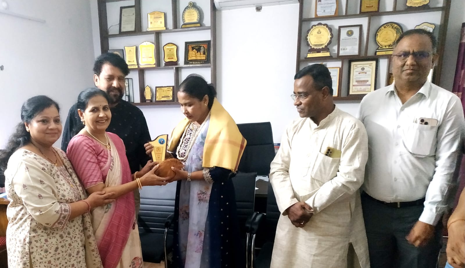  महाराष्ट्र मंडल ने किया अंतरराष्&zwj;ट्रीय धाविका कविता का सम्मान