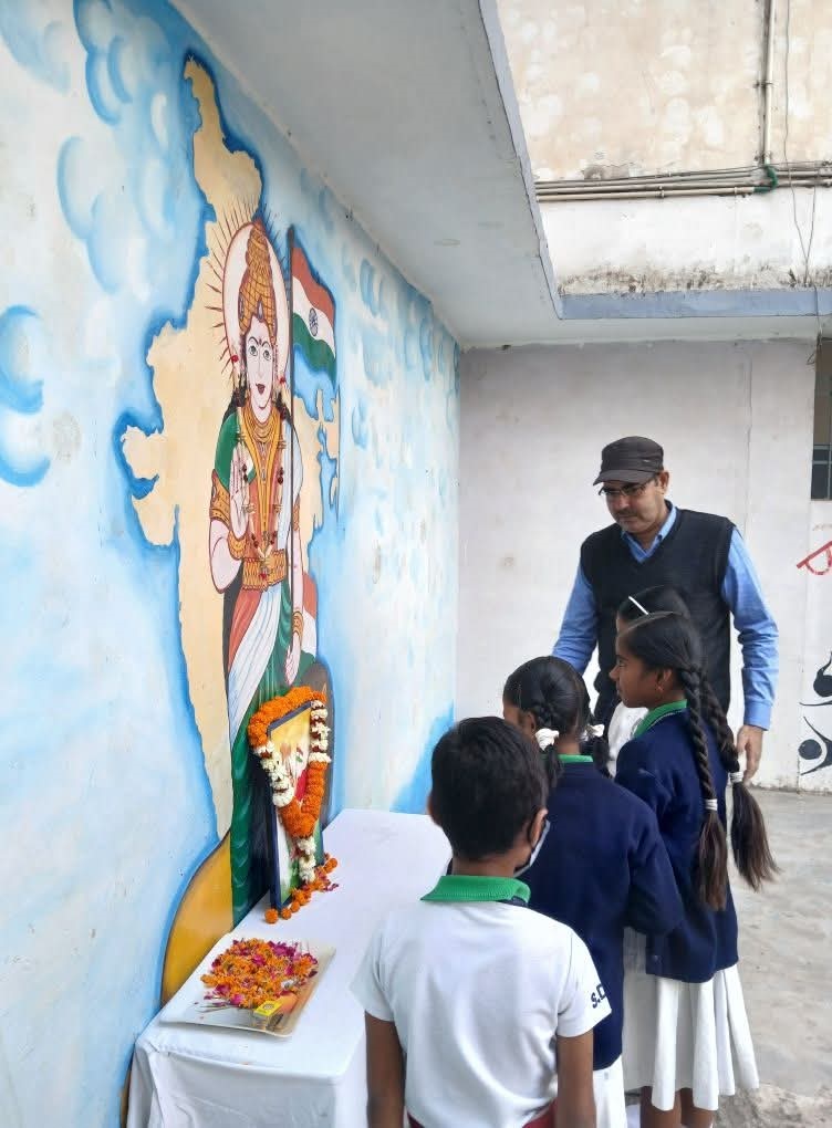 संत ज्ञानेश्वर विद्यालय में राष्ट्रीय गीत वंदे मातरम का गान किया गया