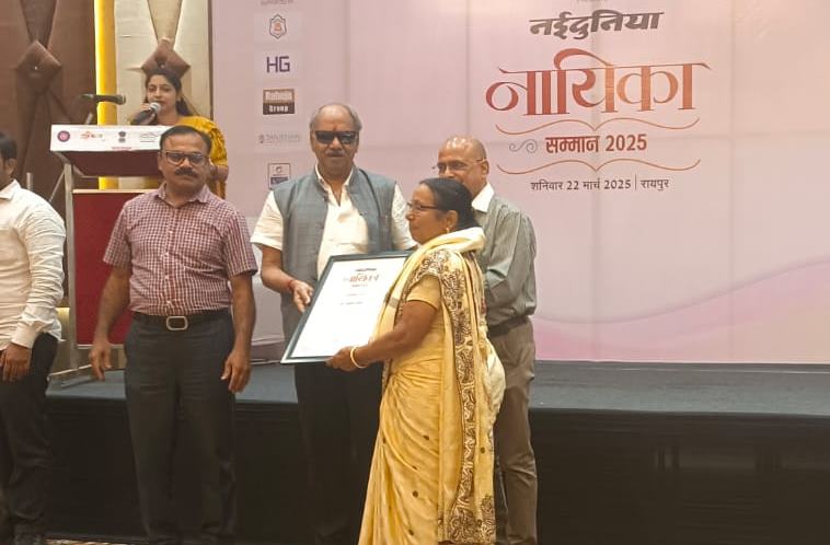 नईदुनिया 'नायिका सम्मान' से नवाजी गई वरिष्ठ गायनोकलाजिस्ट डॉ. कमल वर्मा