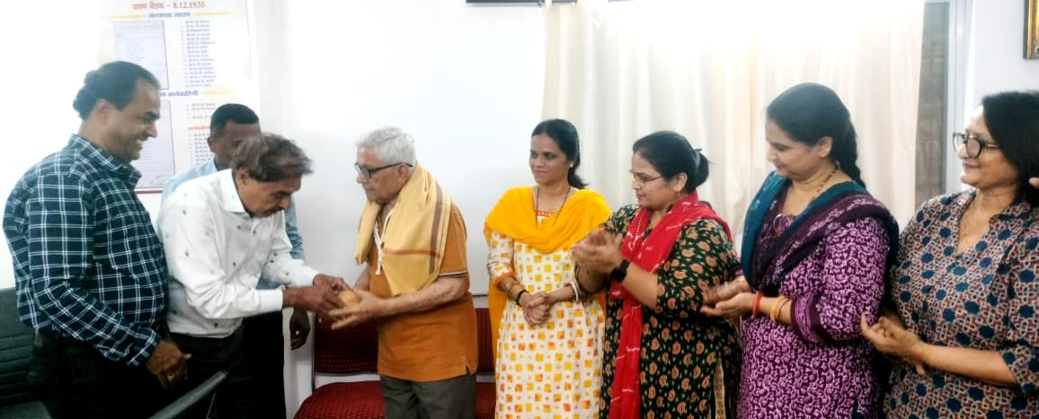  &lsquo;ना&rsquo;टक मतलब हम जो टकटकी लगाकर न देखें: कालेले