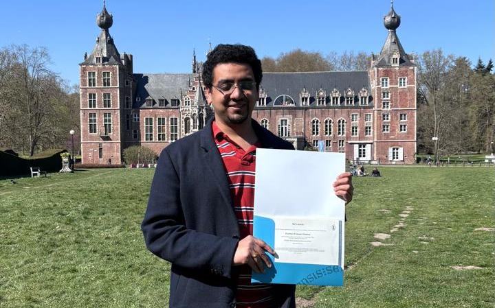 रायपुर के पुष्कर को बेल्जियम की विवि से मिली पीएचडी की उपाधि