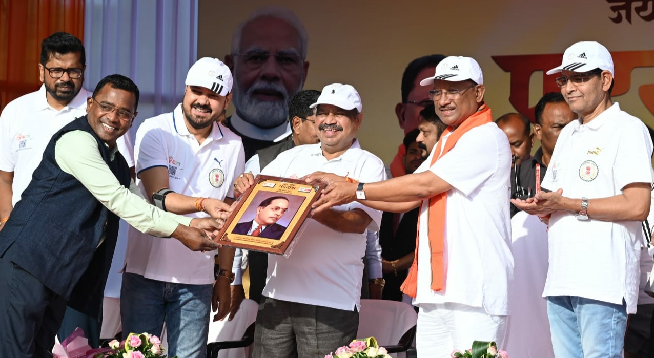 महाराष्ट्र मंडल के अध्यक्ष काले मुख्यमंत्री विष्णुदेव साय के हाथों सम्मानित