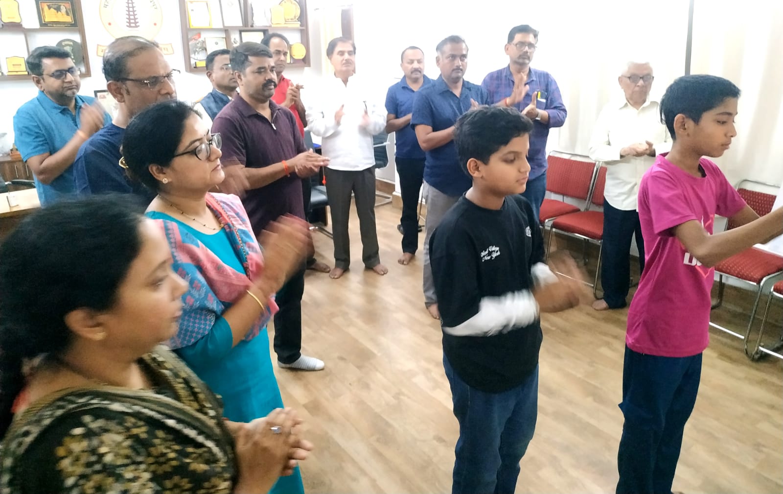 महाराष्&zwj;ट्र मंडल में शिवाजी महाराज की उपलब्धियों पर चर्चा.... सभासदों ने की छत्रपति शिवाजी की महाआरती