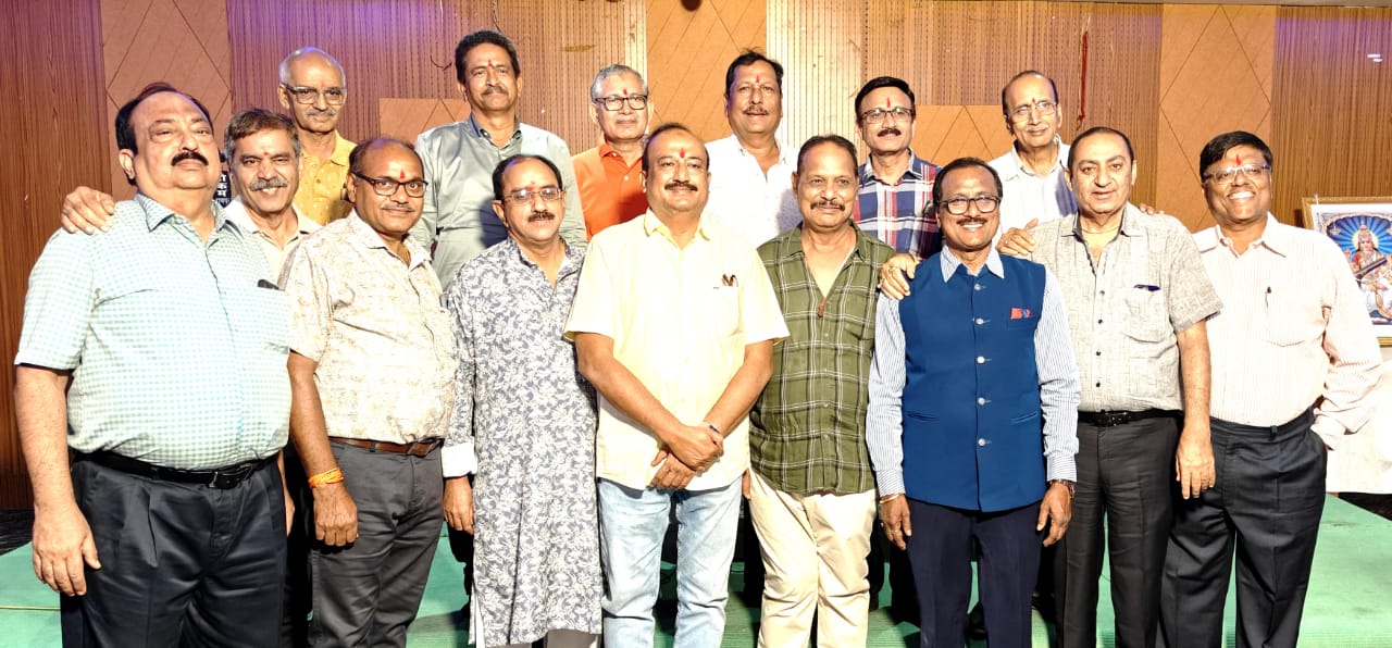 पारिवारिक मिलन समारोह में हास- परिहास के बीच पर भारी पड़ीं महिलाएं