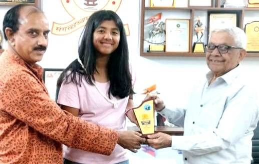  13 वर्षीय सुरमई ने जीती अंडर 18 टेनिस चैंपियनशिप... महाराष्&zwj;ट्र मंडल ने किया अभिनंदन