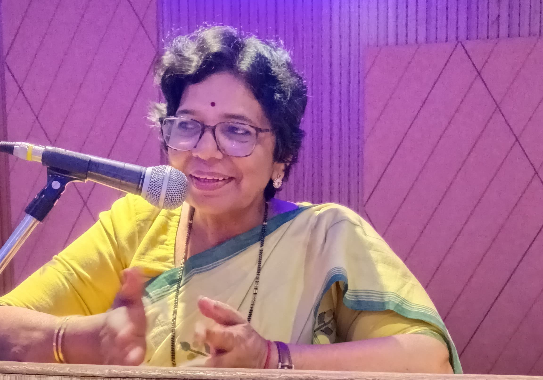 अपनों के बीच पहुंचो तो मिलता है अपनत्व का भावः विजिया