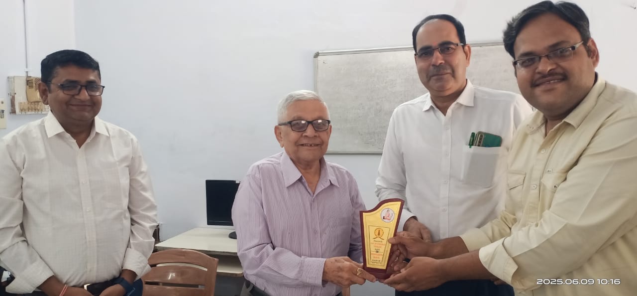  पढ़ाई के दौरान बच्चों को आसानी से समझ में आने वाली भाषा में हो संवाद