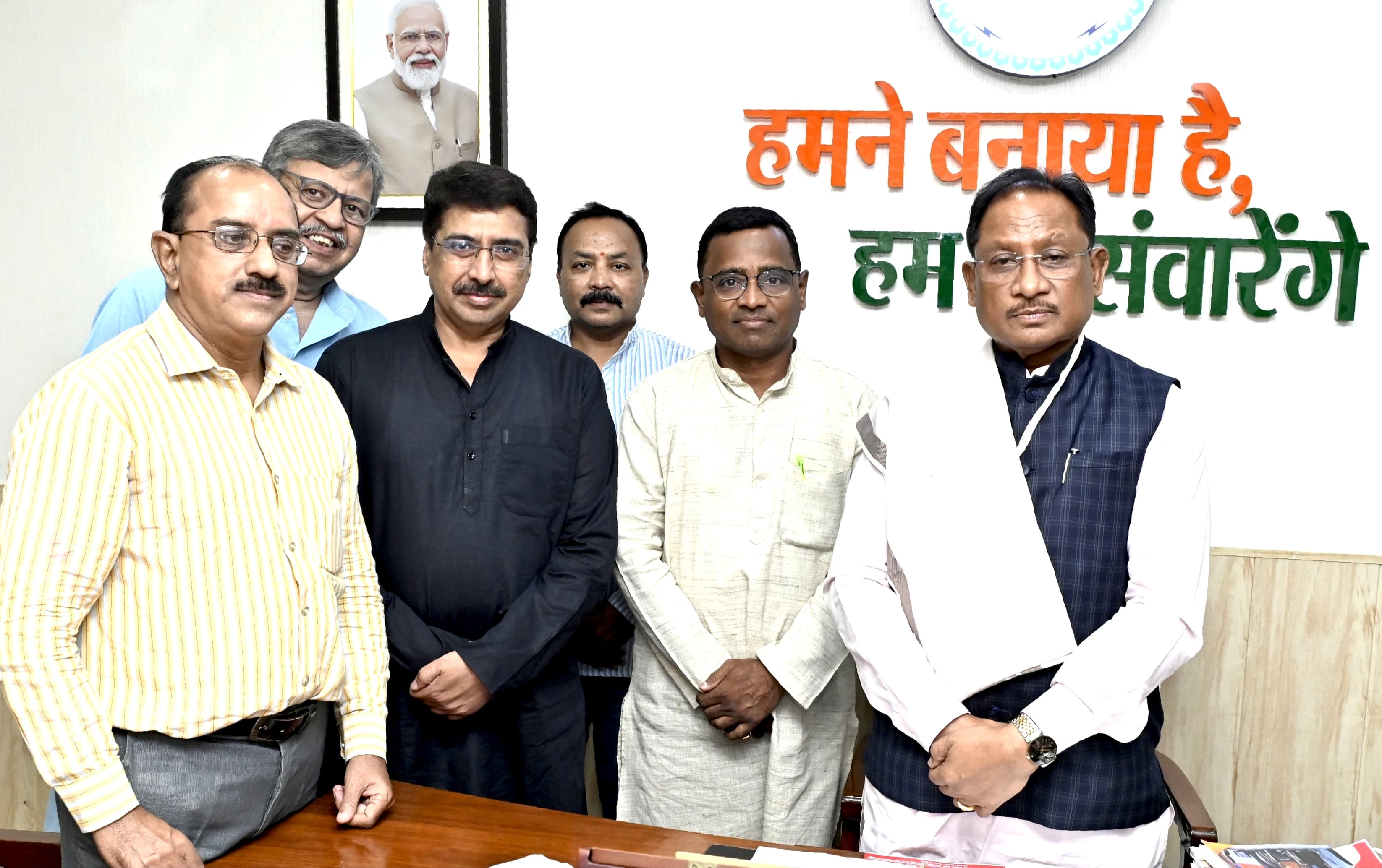 मुख्&zwj;यमंत्री साय से मुलाकात में महाराष्&zwj;ट्र मंडल के अध्&zwj;यक्ष काले ने रखी मांग... बच्&zwj;चों को सेल्&zwj;यूलर जेल की प्रेरक यात्रा कराए सरकार