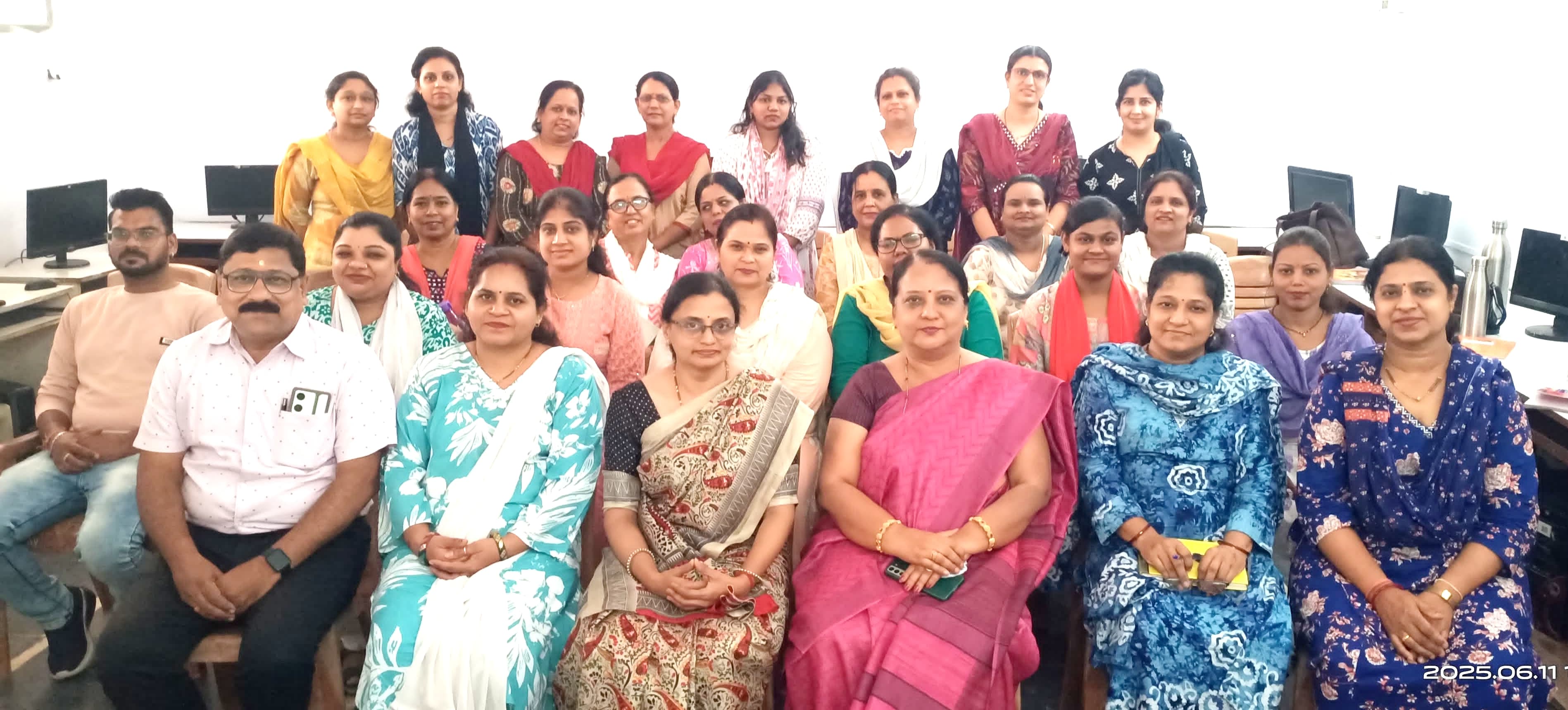 संपूर्ण व्&zwj;यक्ति विकास पर शिक्षकों को ध्&zwj;यान देना होगा: अर्पिता