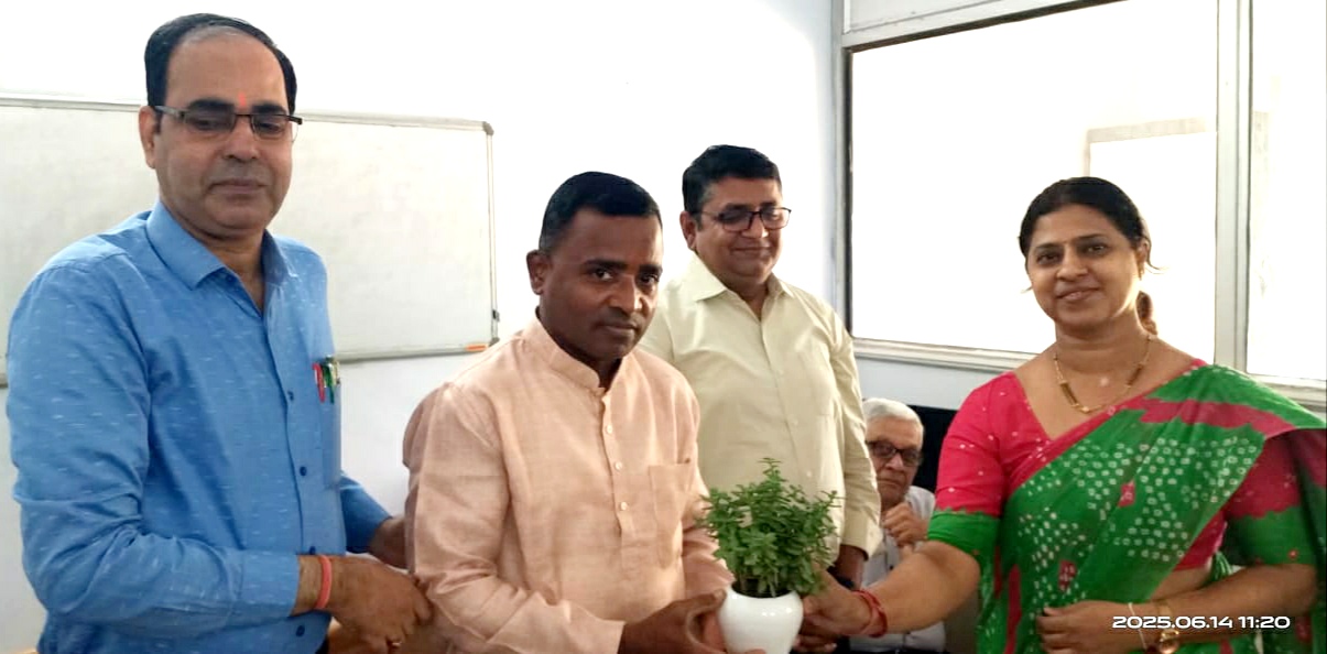 पांच दिवसीय 'टीचर्स डेवलपमेंट वर्कशॉप' के समापन समारोह में पहुंचे मंडल अध्यक्ष काले... बोले- कमजोर बच्&zwj;चों पर शुरू से हो फोकस 