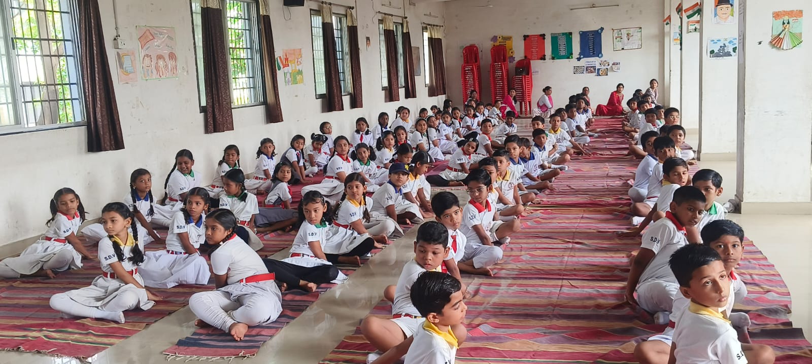 अंतरराष्ट्रीय योग दिवस के अवसर पर संत ज्ञानेश्वर स्कूल के बच्चों ने किया योग