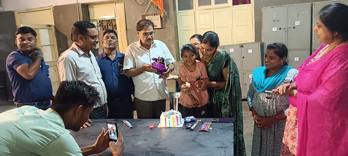 फिजियोथैरेपी के लिए आई मासूम का महाराष्ट्र मंडल ने मनाया जन्मदिन