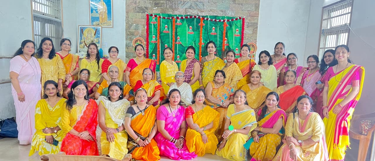 महाराष्ट्र मंडल के शंकर नगर केंद्र ने मनाया तीज आवरण.... श्वेता बनी सावन क्वीन