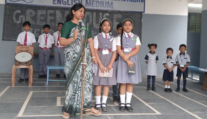 संत ज्ञानेश्वर विद्यालय में आज संस्कृत में हुई असेंबली.. बच्चों ने संस्कृत में सुनाई कविता