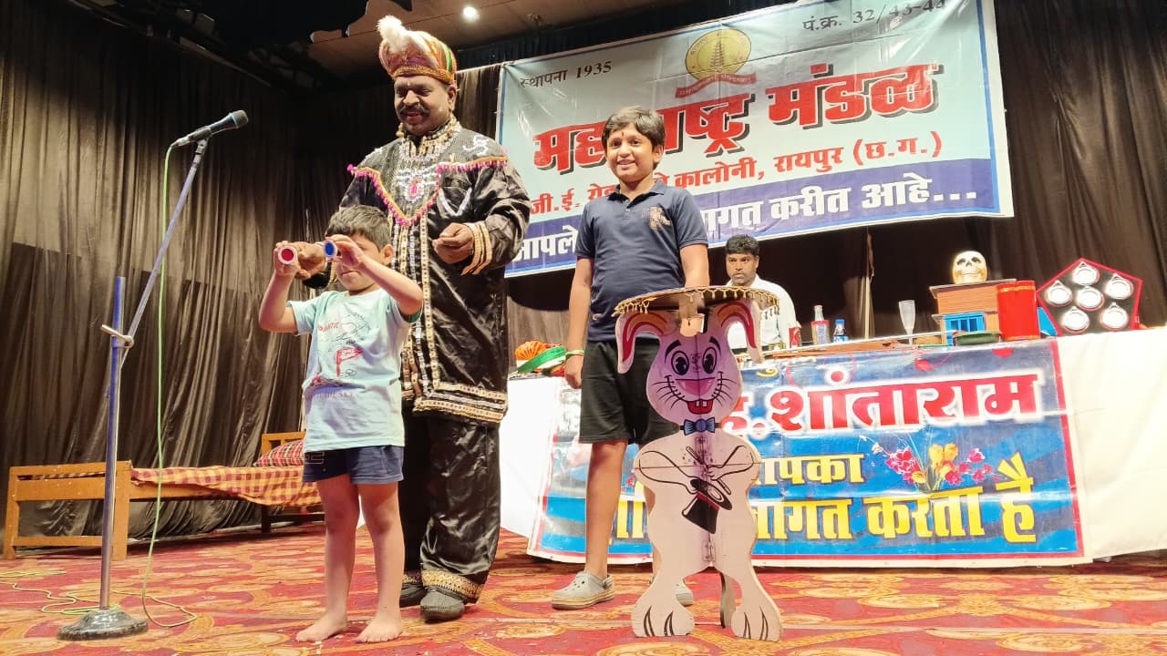 टाइमिंग, म्यूजिक और हाथ की सफाई यानी &lsquo;जादू&rsquo;