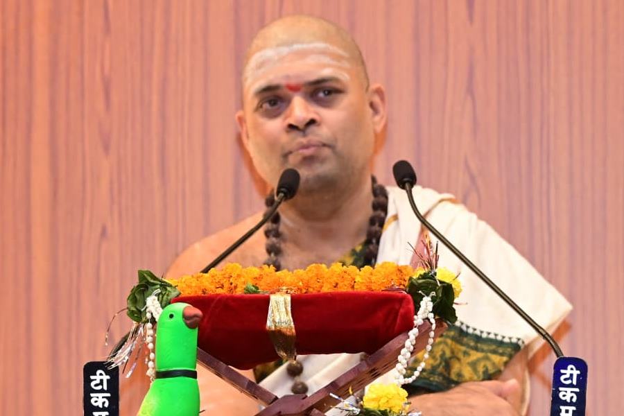  खजुराहो के प्राचीन शिल्&zwj;प में हैं नारी शक्ति के प्रमाण: आचार्य धनंजय शास्&zwj;त्री