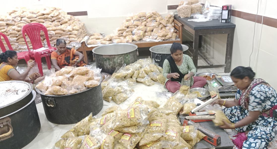  दिवाली सीजन में महाराष्&zwj;ट्र मंडल के नमकीन- मिठाई की बढी मांग