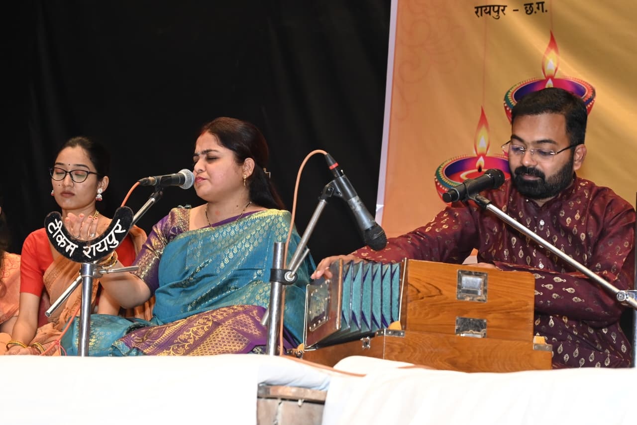  दिवाली पहाट: भक्ति- भाव गीतों की रसधारा में सुबह सराबोर हुए संगीतप्रेमी