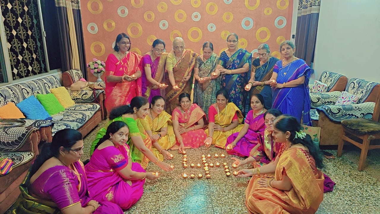 बूढ़ापारा केंद्र की महिलाओं ने मनाया दिवाली मिलन... तुलसी विवाह और आंवला नवमीं भी