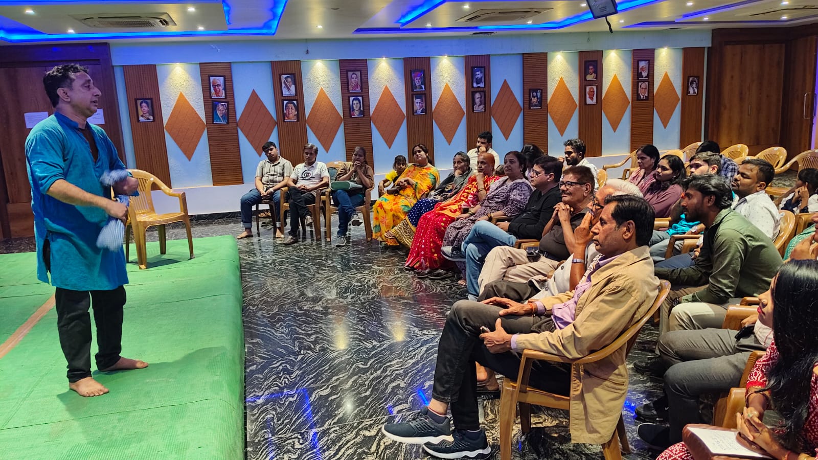  महाराष्&zwj;ट्र मंडल में हुआ 'मेक मी टैगोर, मदर' का मंचन