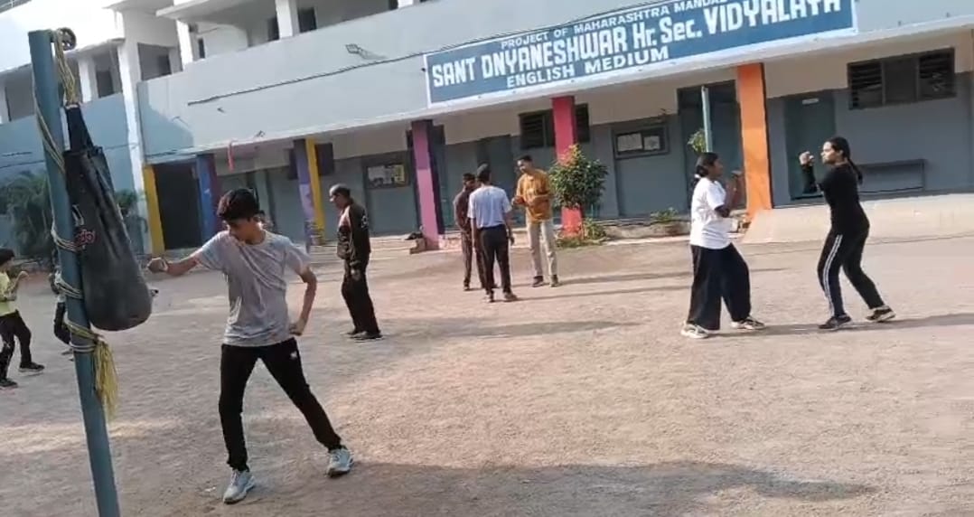 खिलाड़ियों ने सीखा आक्रमण और रक्षा तकनीक... शांत मन से किया योग