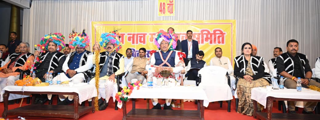 रावत नाचा महोत्सव : पारंपरिक वेशभूषा में राउत नाचा दलों के बीच पहुंचे मुख्यमंत्री साय