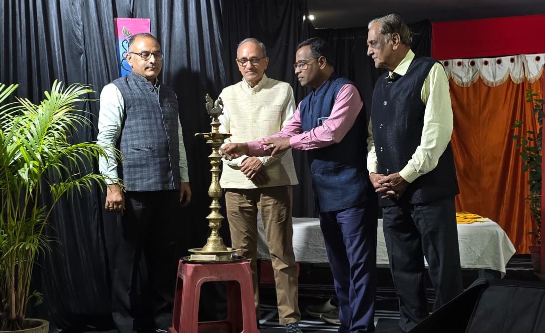  महाराष्ट्र मंडल रायपुर ने बिलासपुर मंडल को भेंट किया पांच मेडिकल बेड